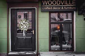 Шоу-рум WOODVILLE: рождественский венок на двери